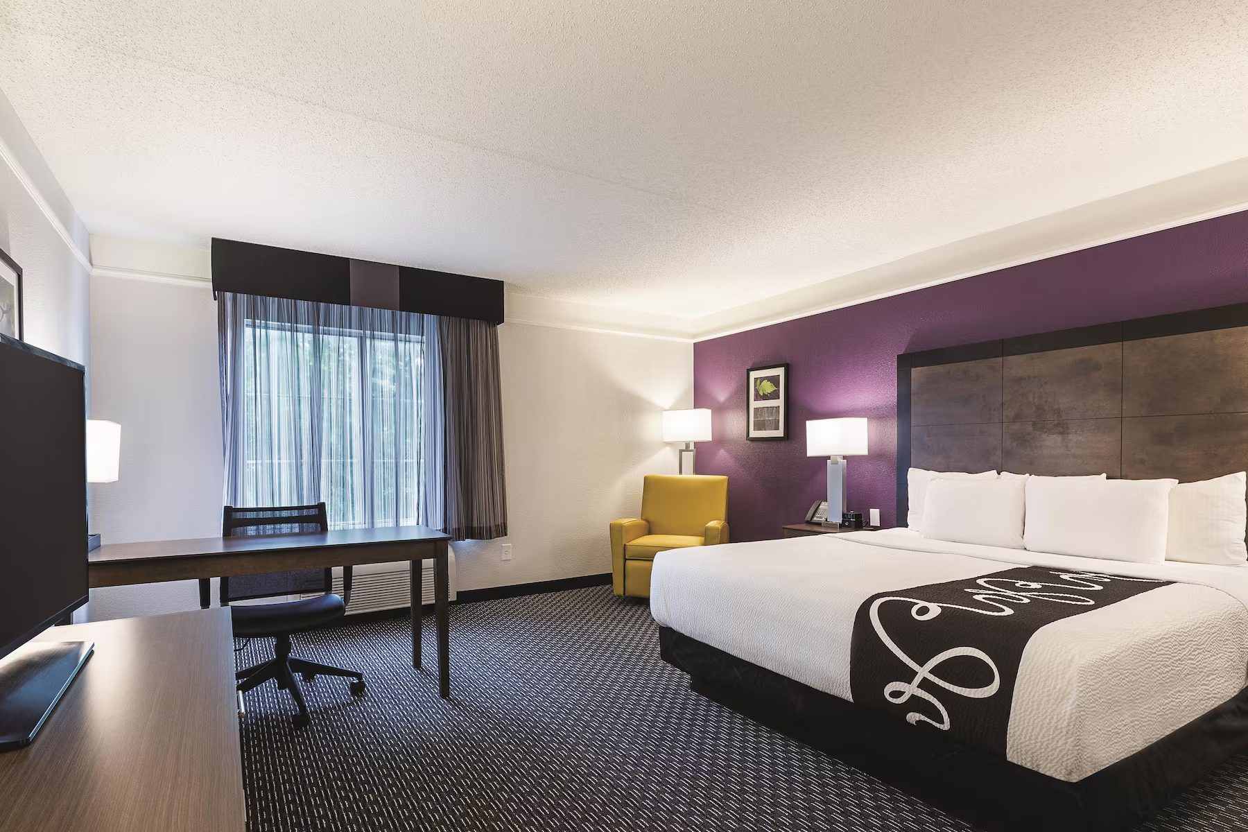 La Quinta West Plano king room