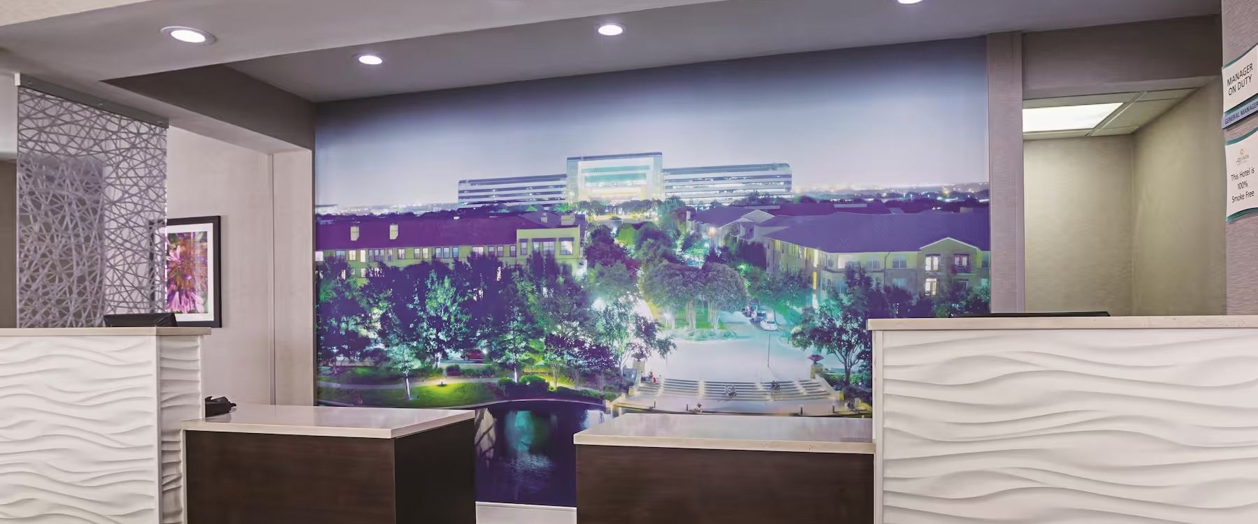 La Quinta West Plano lobby