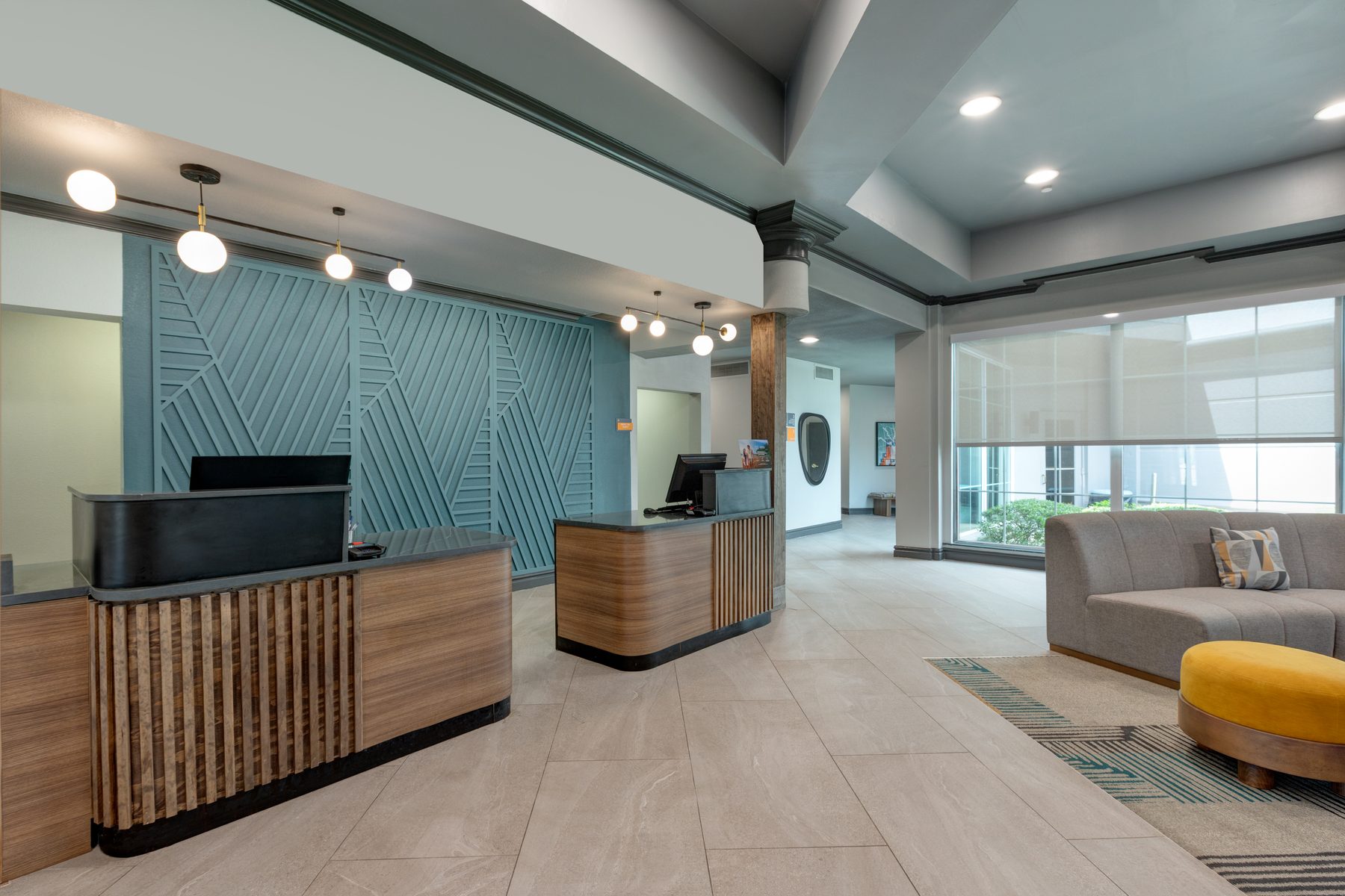 La Quinta Sherman front desk